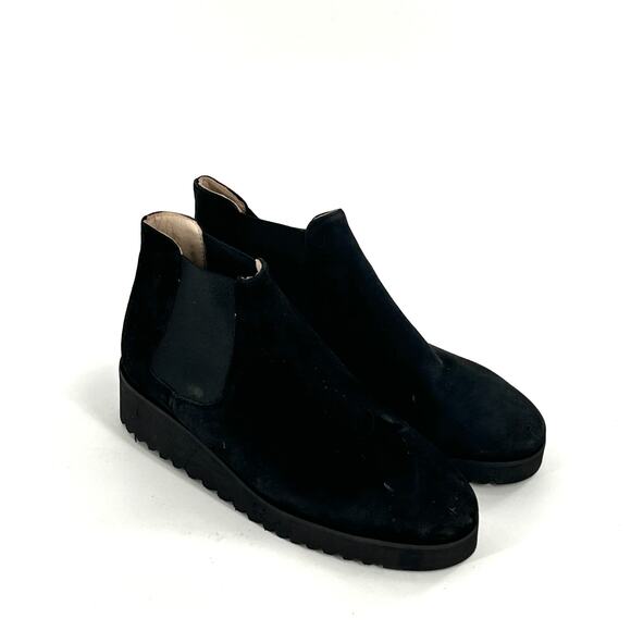 Amalfi by Rangoni Enrico Chelsea Boot 4 NWOT Black Suede Ankle Booties - Picture 2 of 7